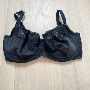 BUY 1 GET 1 FREE Victoria’s Secret 34dd black satin lace bra push up with no pad